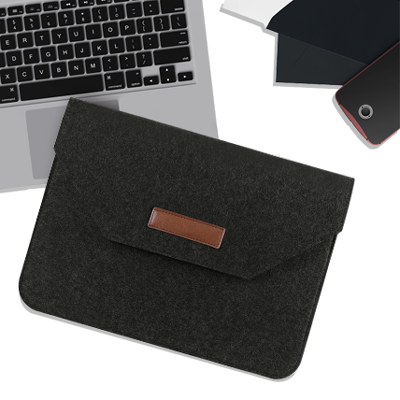 15.4'' Wool Felt iPad Pouch 01